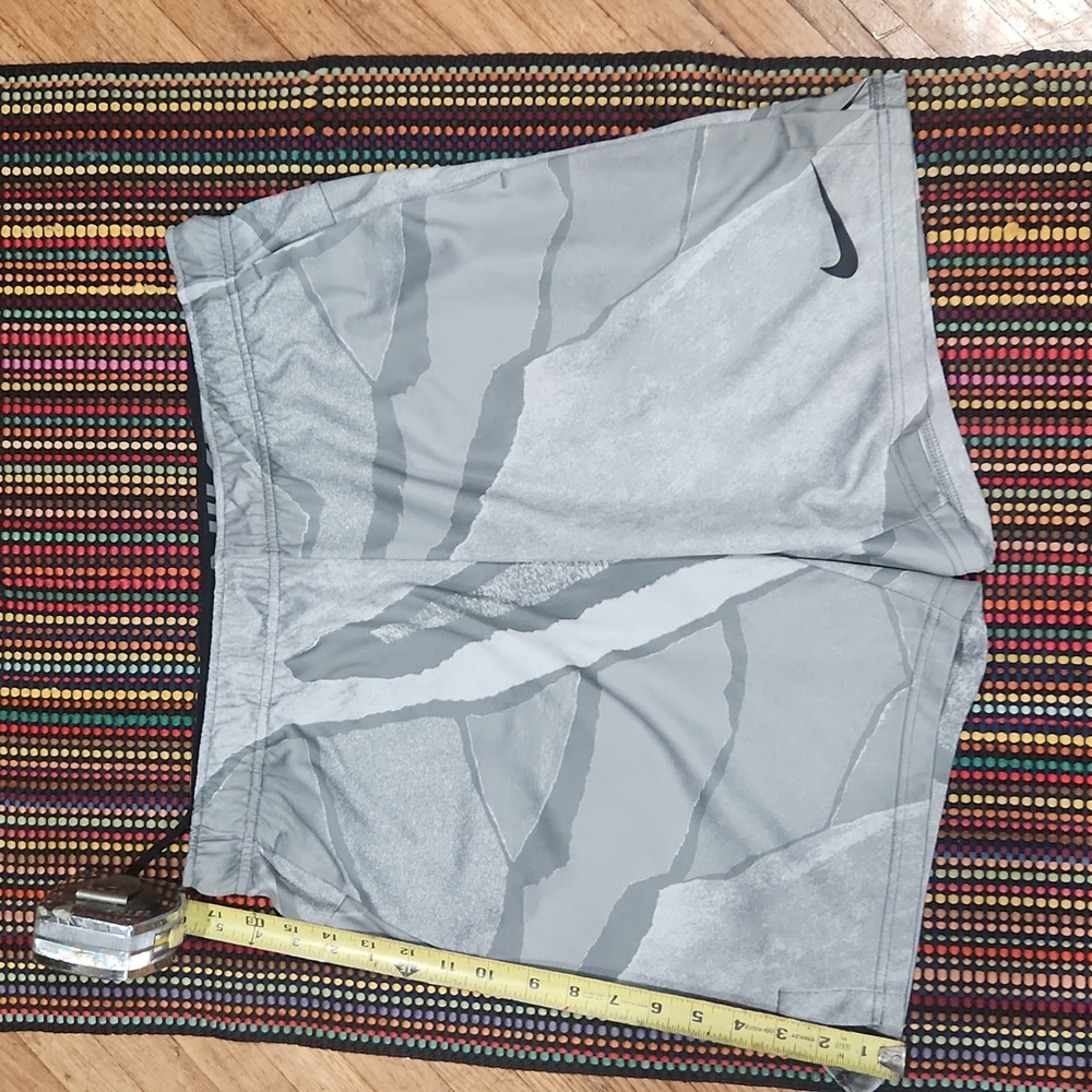 Nike shorts Men size L